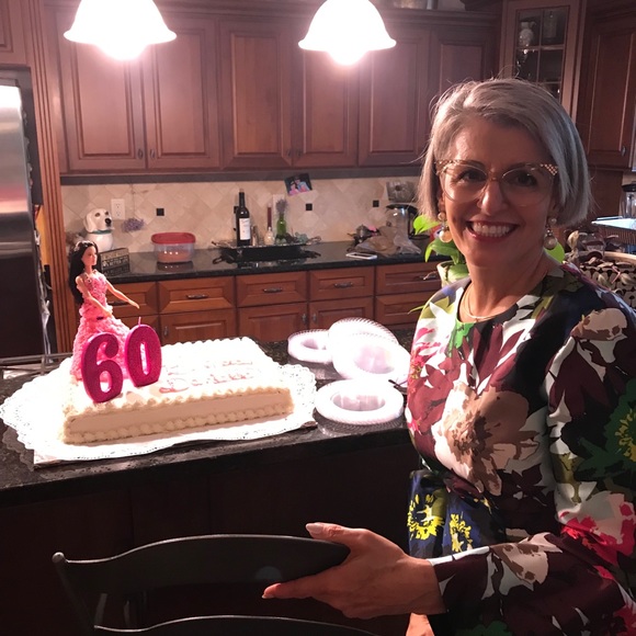 Meet your Posher, Danielle - Picture 2 of 4